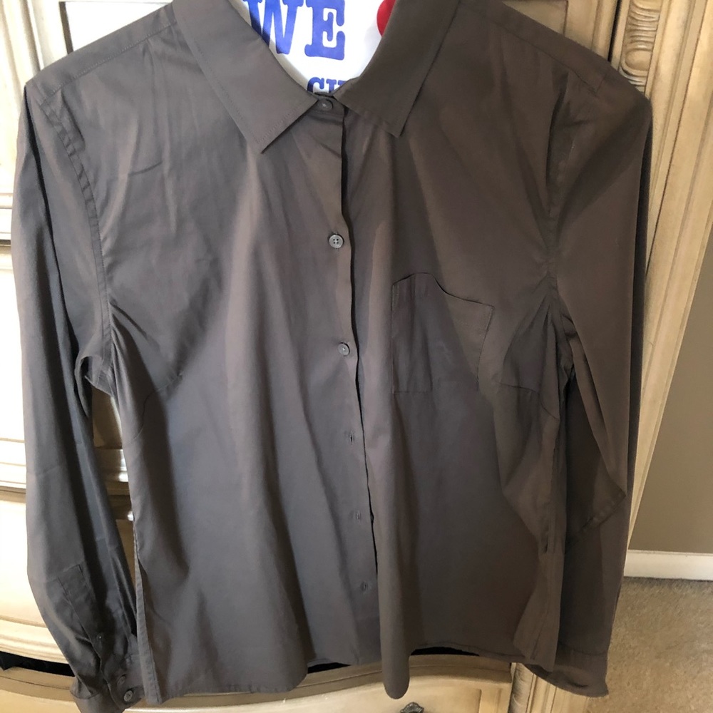 Olive green button up Untuckit shirt